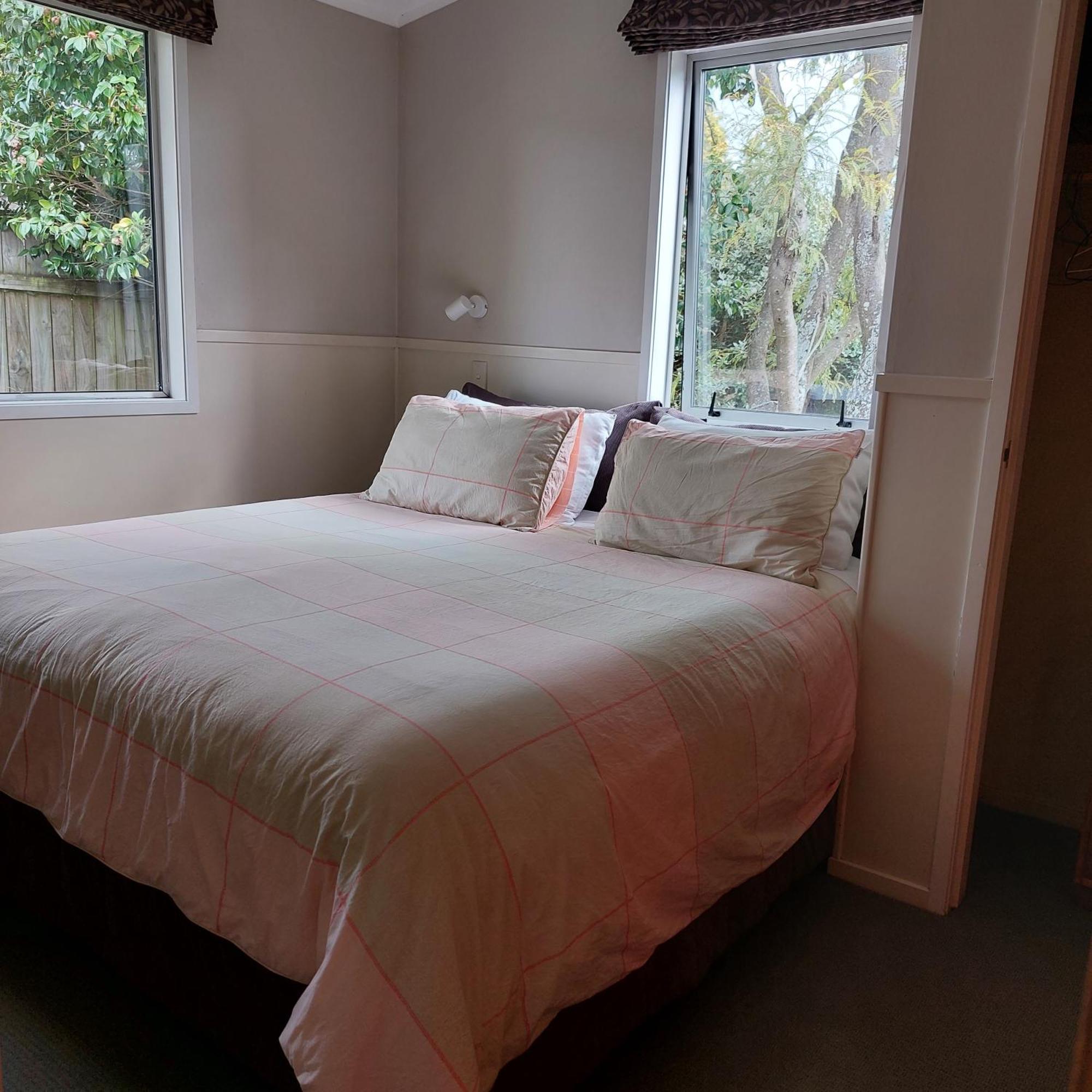 Bed And Breakfast Happy Home Taupo Accommodation Buitenkant foto