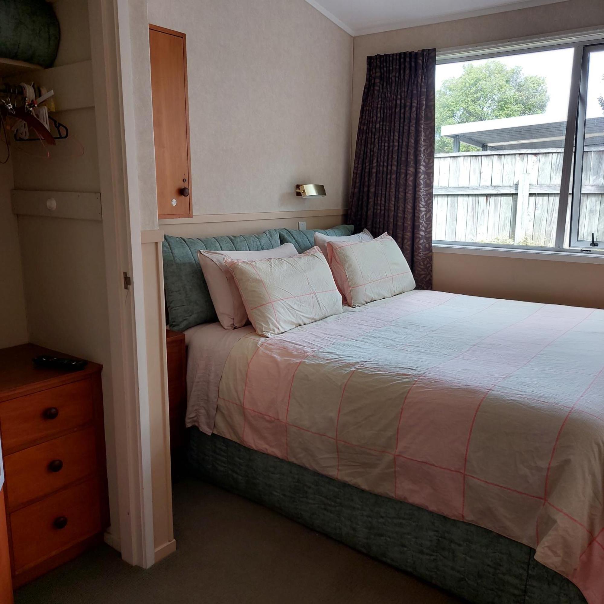 Bed And Breakfast Happy Home Taupo Accommodation Buitenkant foto