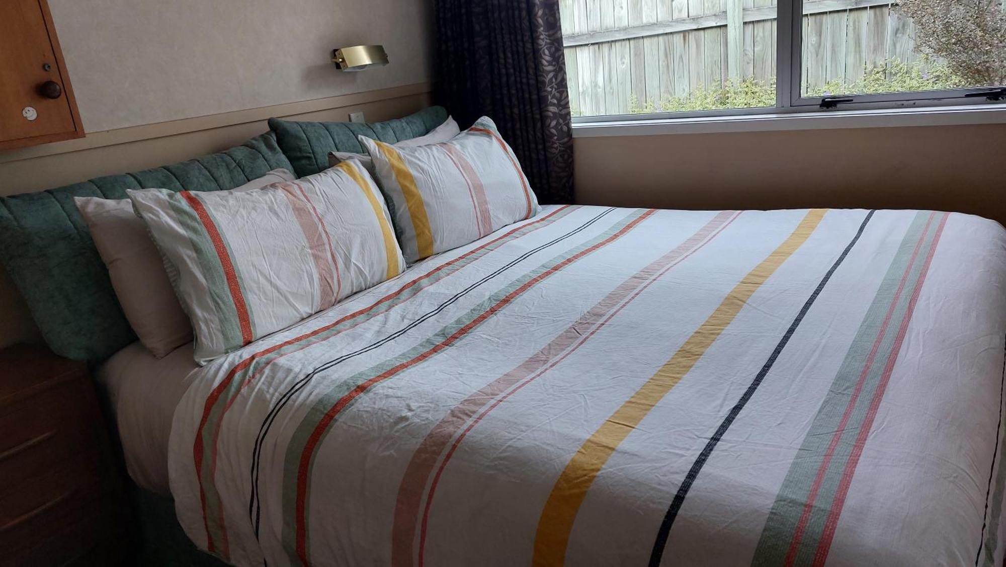Bed And Breakfast Happy Home Taupo Accommodation Buitenkant foto