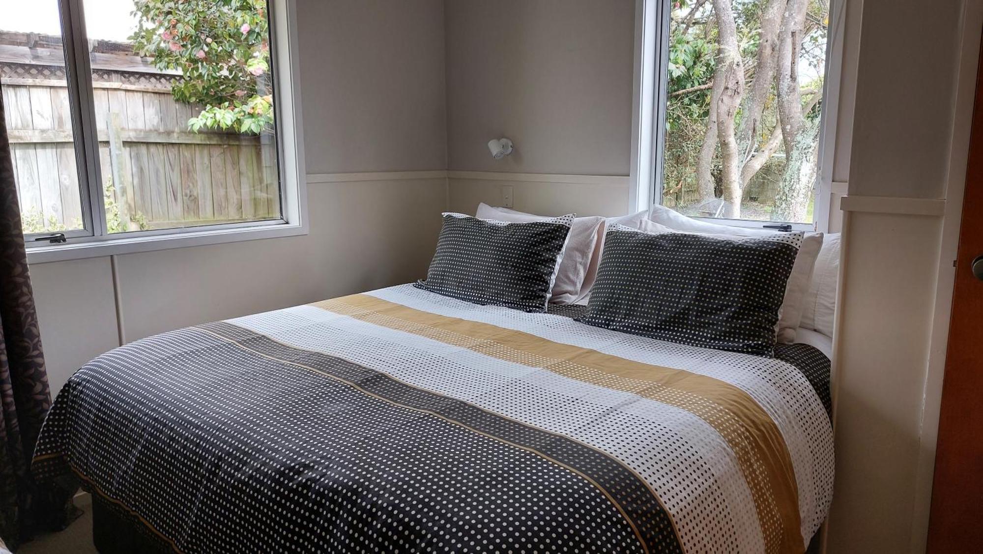 Bed And Breakfast Happy Home Taupo Accommodation Buitenkant foto