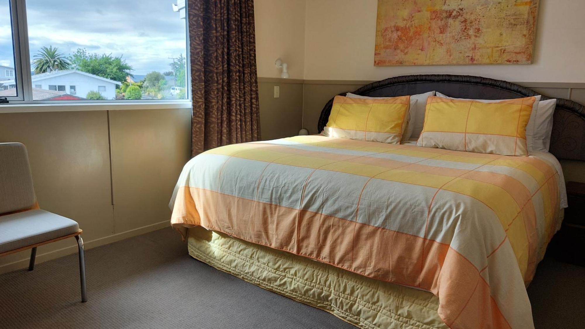 Bed And Breakfast Happy Home Taupo Accommodation Buitenkant foto