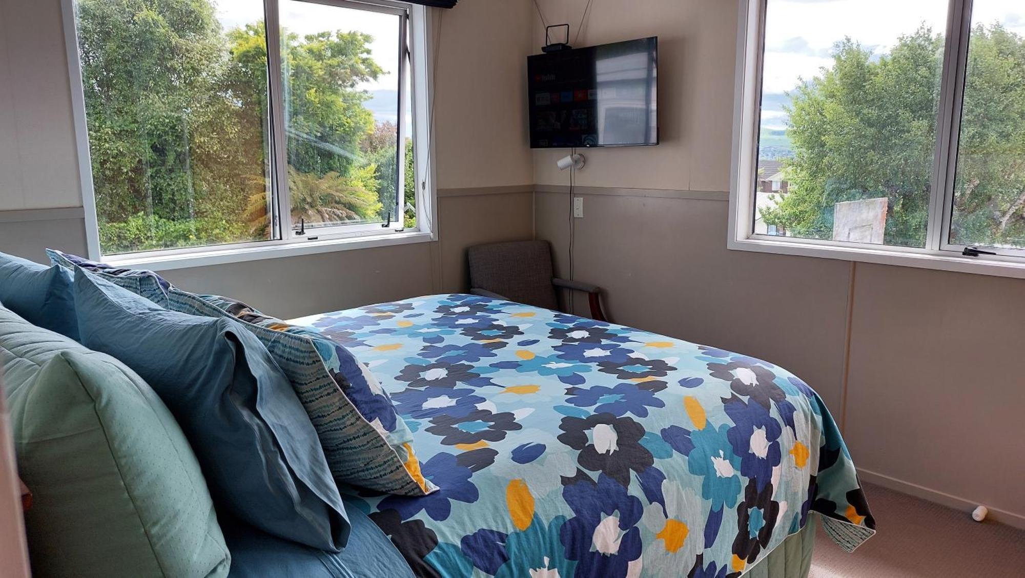 Bed And Breakfast Happy Home Taupo Accommodation Buitenkant foto