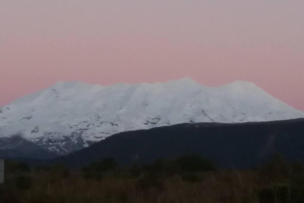 Bed And Breakfast Happy Home Taupo Accommodation Buitenkant foto