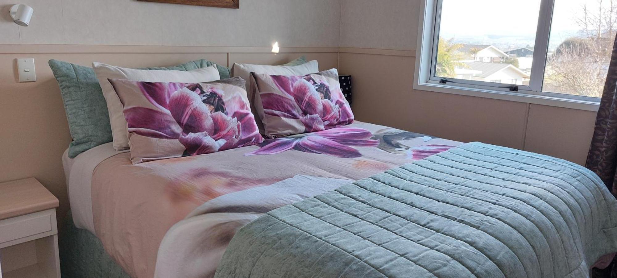 Bed And Breakfast Happy Home Taupo Accommodation Buitenkant foto