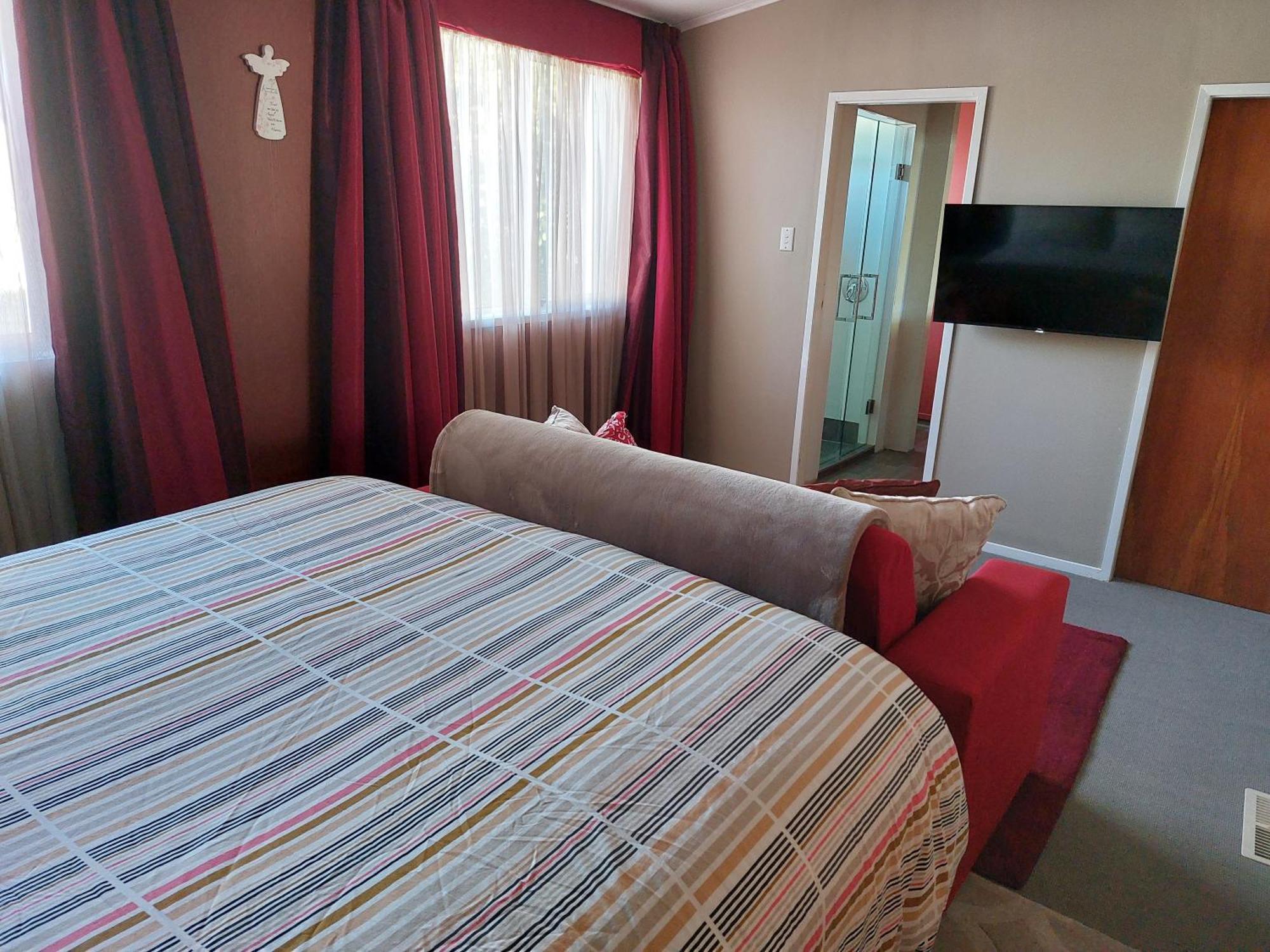 Bed And Breakfast Happy Home Taupo Accommodation Buitenkant foto