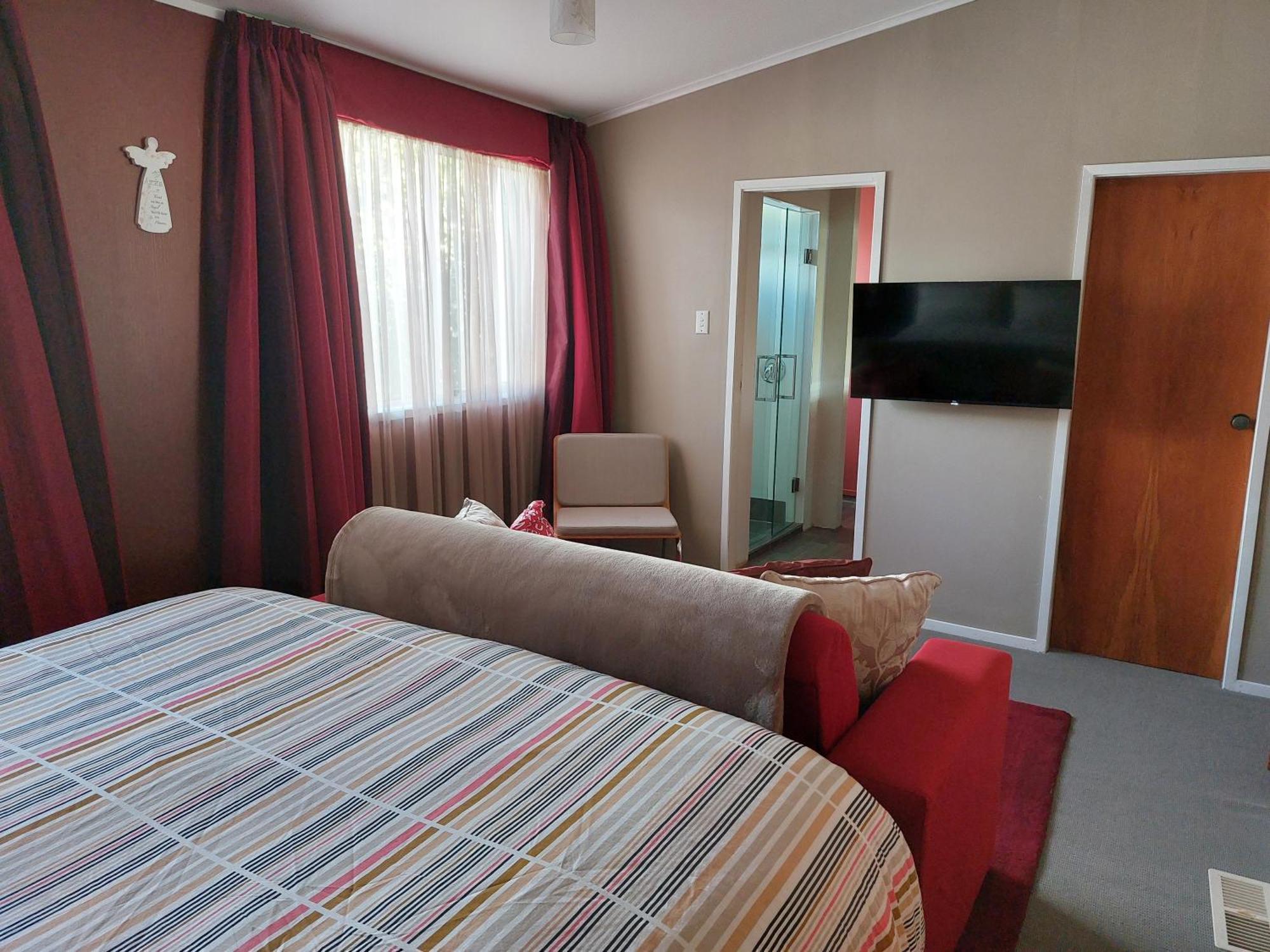 Bed And Breakfast Happy Home Taupo Accommodation Buitenkant foto